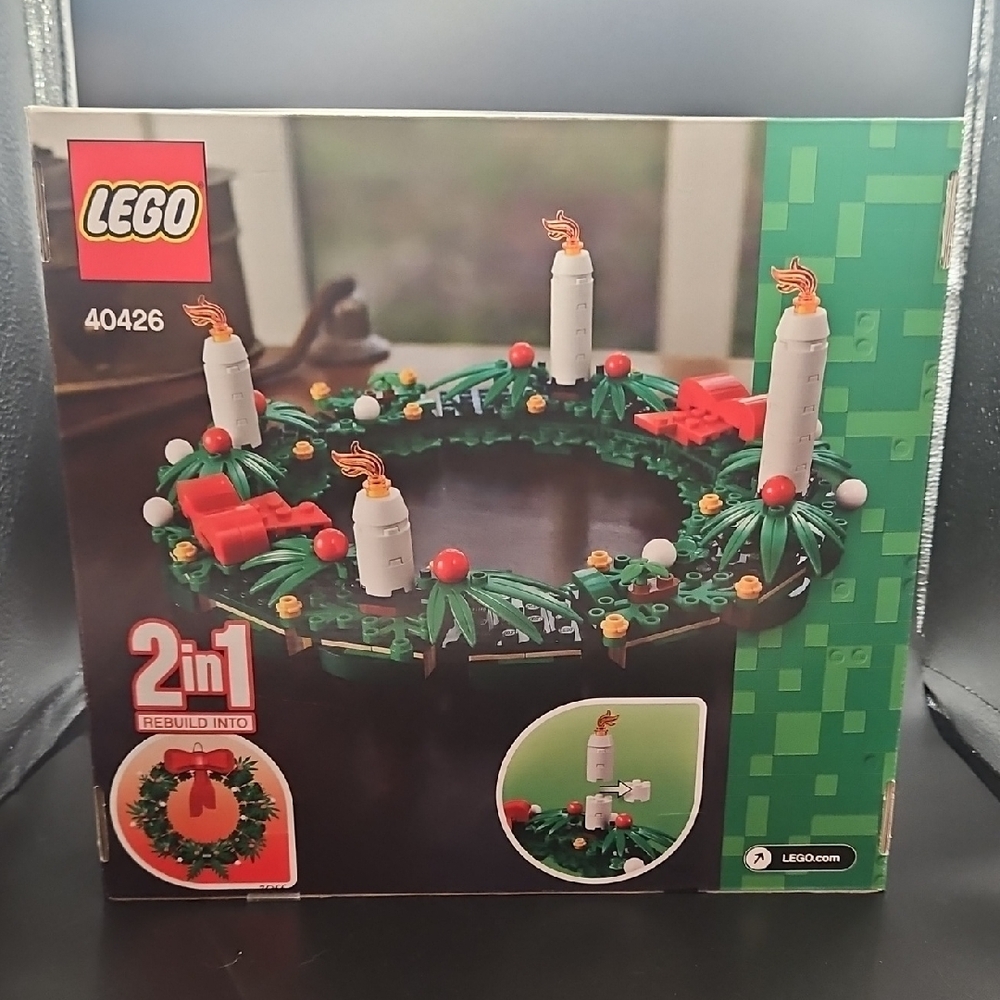 LEGO Festive Green and Red Wreath Set - Picture 2 of 7